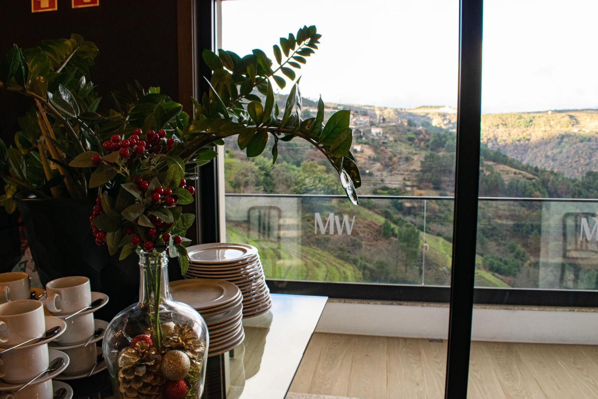 Mw Douro Wine & Spa Santa Marta de Penaguião المظهر الخارجي الصورة View from the kitchen