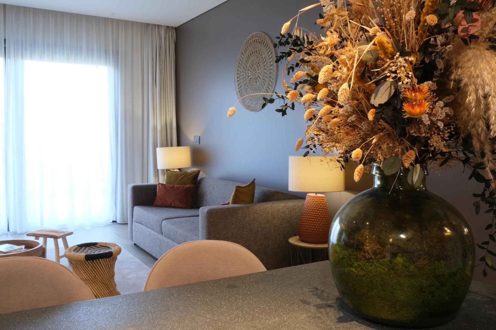 Mw Douro Wine & Spa Santa Marta de Penaguião المظهر الخارجي الصورة A living room in a typical apartment